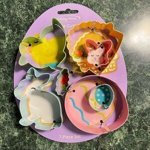 NWT 7‎ Piece Easter Cookie Cutters